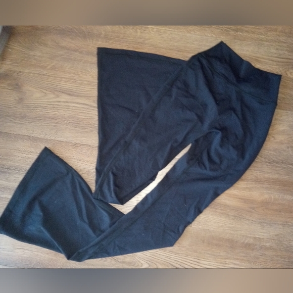 NWOT, Black Women's Flare Leggings, Peachy Bottom, Size XS - Picture 3 of 3